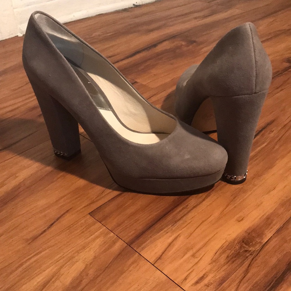 Michael Kors gray suede pump